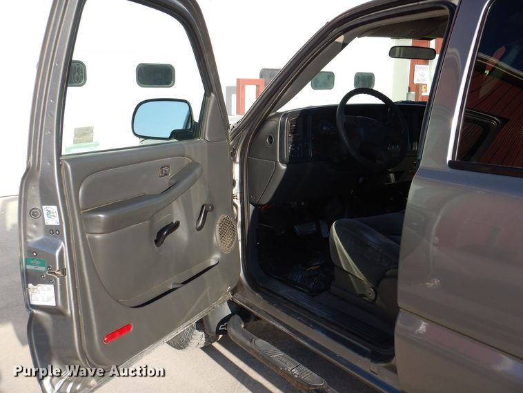 image for item MO9573 2006 Chevrolet Silverado 2500HD  Crew Cab pickup truck