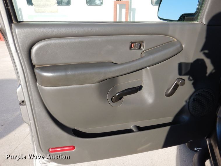 image for item MO9573 2006 Chevrolet Silverado 2500HD  Crew Cab pickup truck