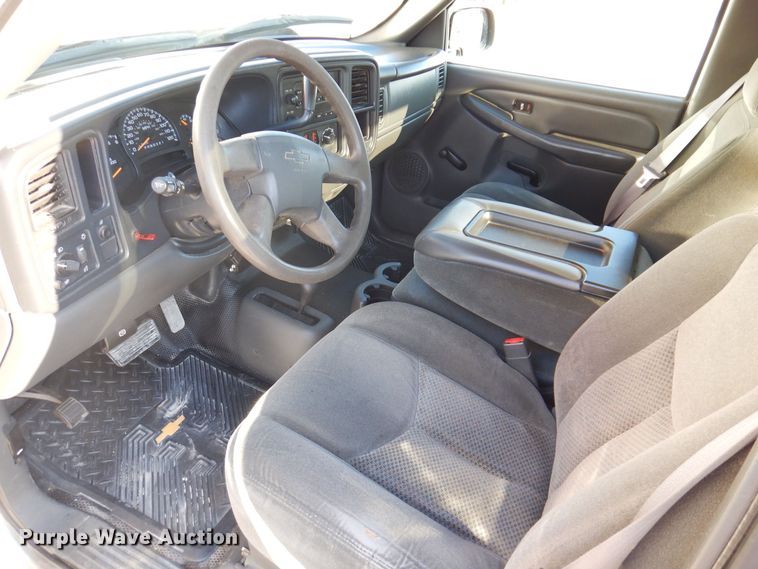 image for item MO9573 2006 Chevrolet Silverado 2500HD  Crew Cab pickup truck