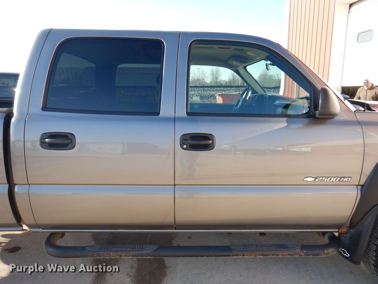 image for item MO9573 2006 Chevrolet Silverado 2500HD  Crew Cab pickup truck