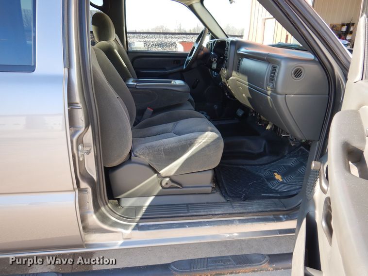 image for item MO9573 2006 Chevrolet Silverado 2500HD  Crew Cab pickup truck