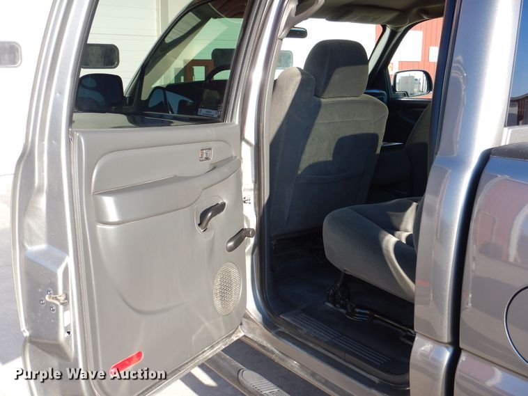 image for item MO9573 2006 Chevrolet Silverado 2500HD  Crew Cab pickup truck