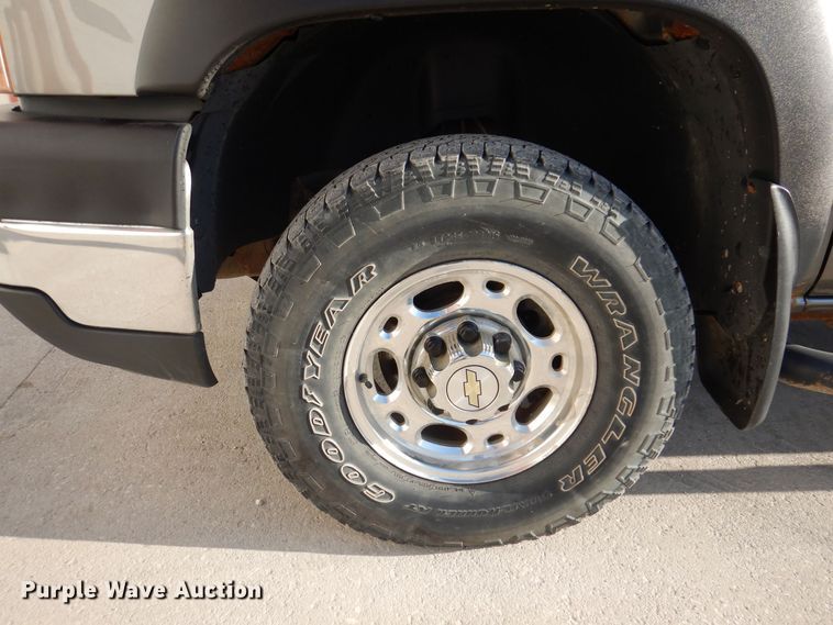 image for item MO9573 2006 Chevrolet Silverado 2500HD  Crew Cab pickup truck