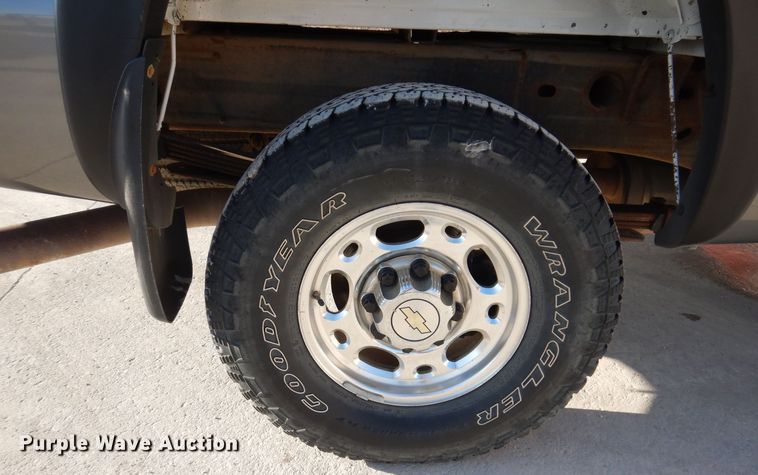 image for item MO9573 2006 Chevrolet Silverado 2500HD  Crew Cab pickup truck