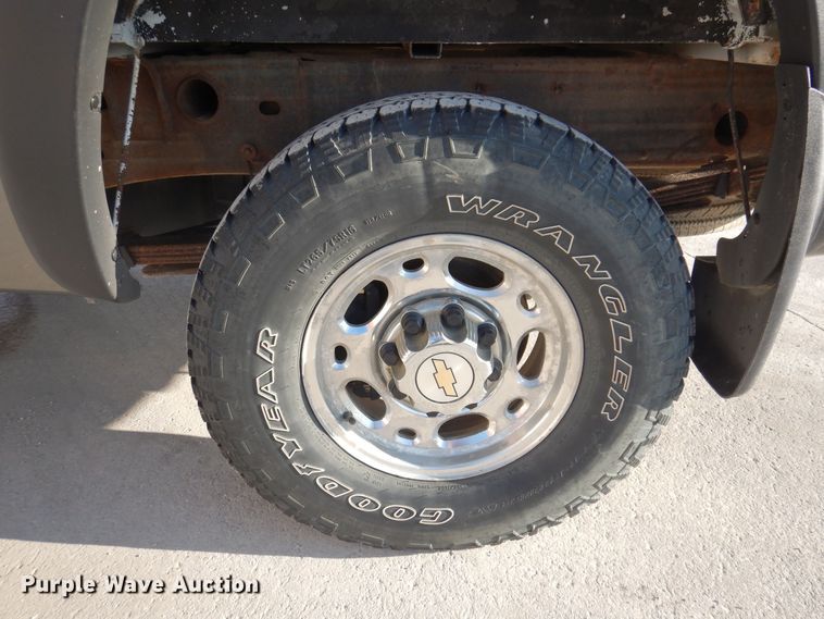 image for item MO9573 2006 Chevrolet Silverado 2500HD  Crew Cab pickup truck