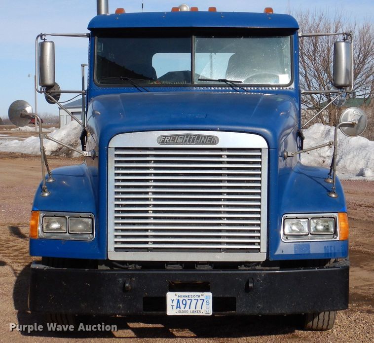 image for item MO9574 2001 Freightliner FLD112  semi truck