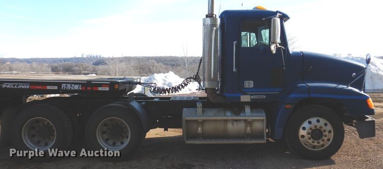 image for item MO9574 2001 Freightliner FLD112  semi truck