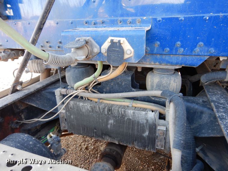 image for item MO9574 2001 Freightliner FLD112  semi truck