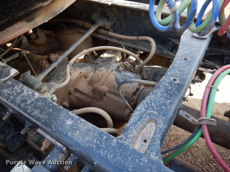 image for item MO9574 2001 Freightliner FLD112  semi truck