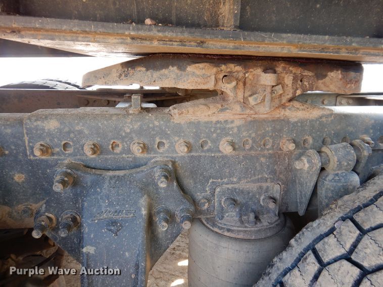 image for item MO9574 2001 Freightliner FLD112  semi truck