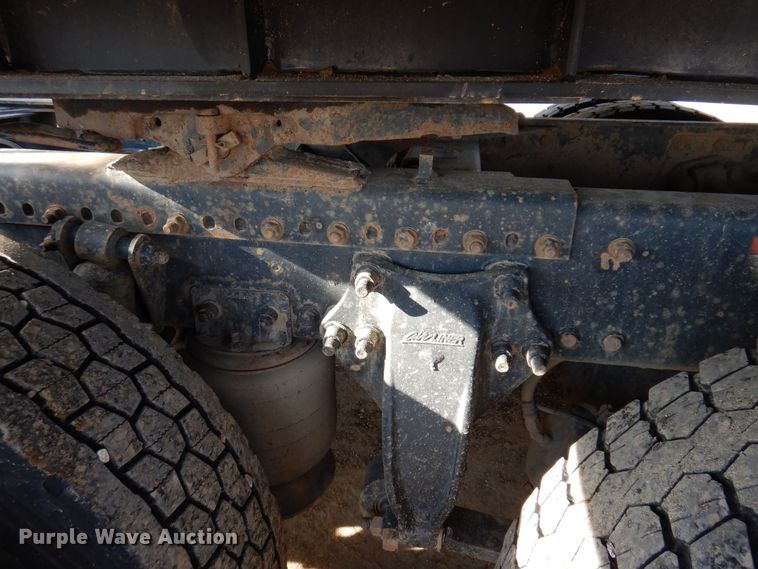 image for item MO9574 2001 Freightliner FLD112  semi truck