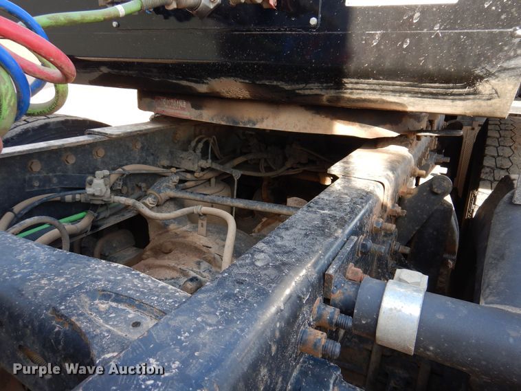 image for item MO9574 2001 Freightliner FLD112  semi truck