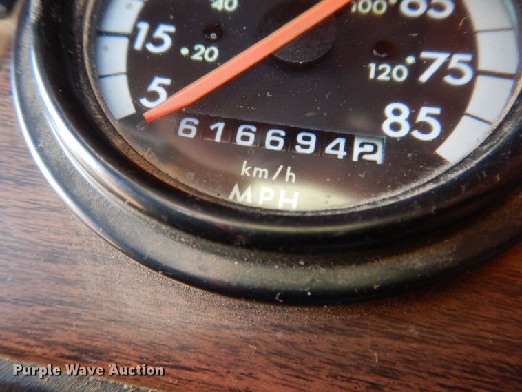 image for item MO9574 2001 Freightliner FLD112  semi truck