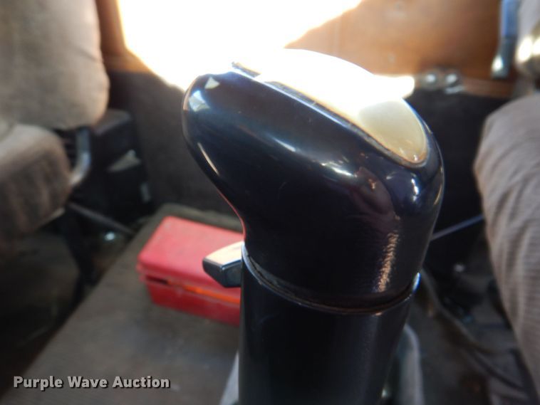 image for item MO9574 2001 Freightliner FLD112  semi truck