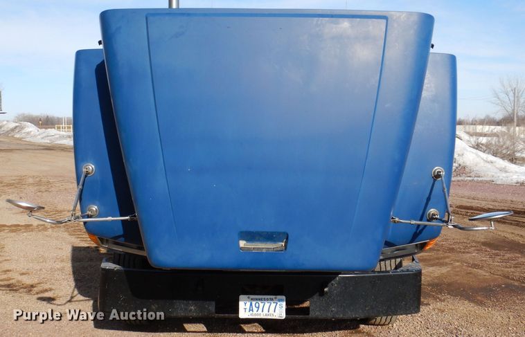 image for item MO9574 2001 Freightliner FLD112  semi truck