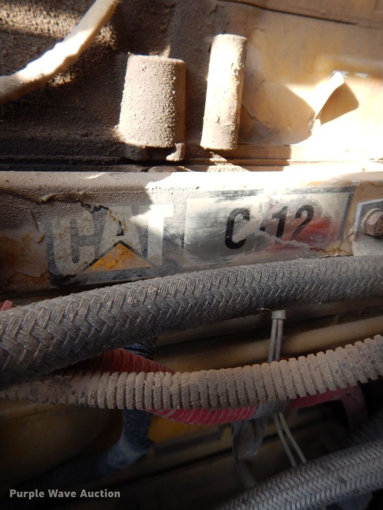 image for item MO9574 2001 Freightliner FLD112  semi truck