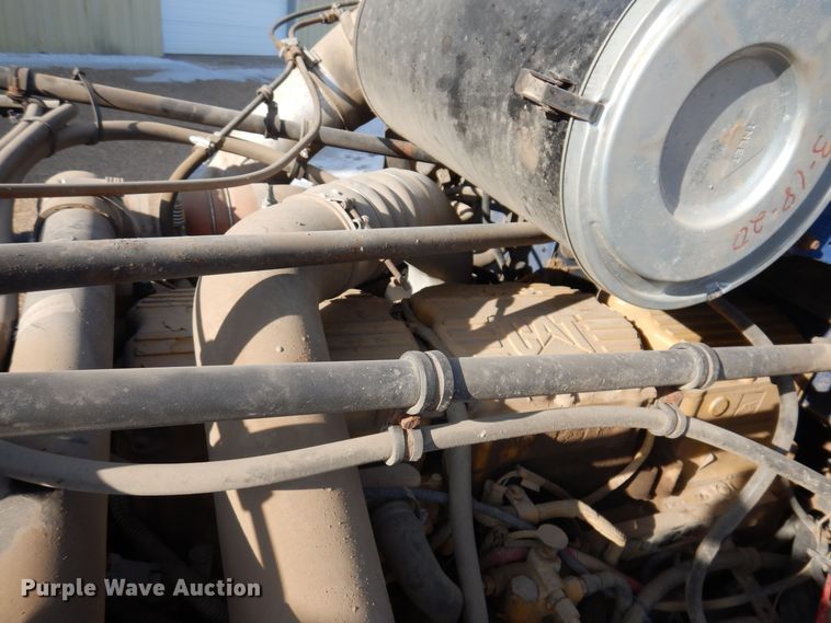 image for item MO9574 2001 Freightliner FLD112  semi truck