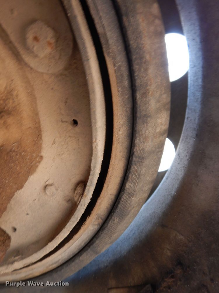 image for item MO9574 2001 Freightliner FLD112  semi truck