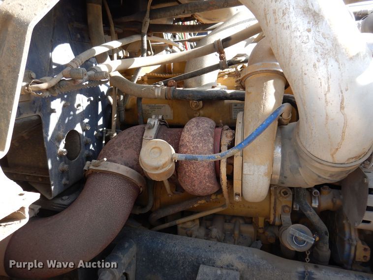 image for item MO9574 2001 Freightliner FLD112  semi truck