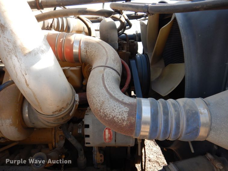 image for item MO9574 2001 Freightliner FLD112  semi truck