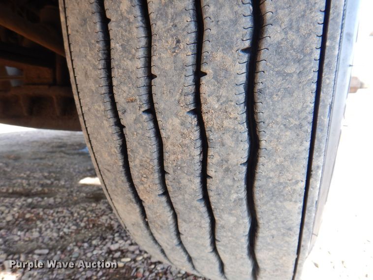 image for item MO9574 2001 Freightliner FLD112  semi truck