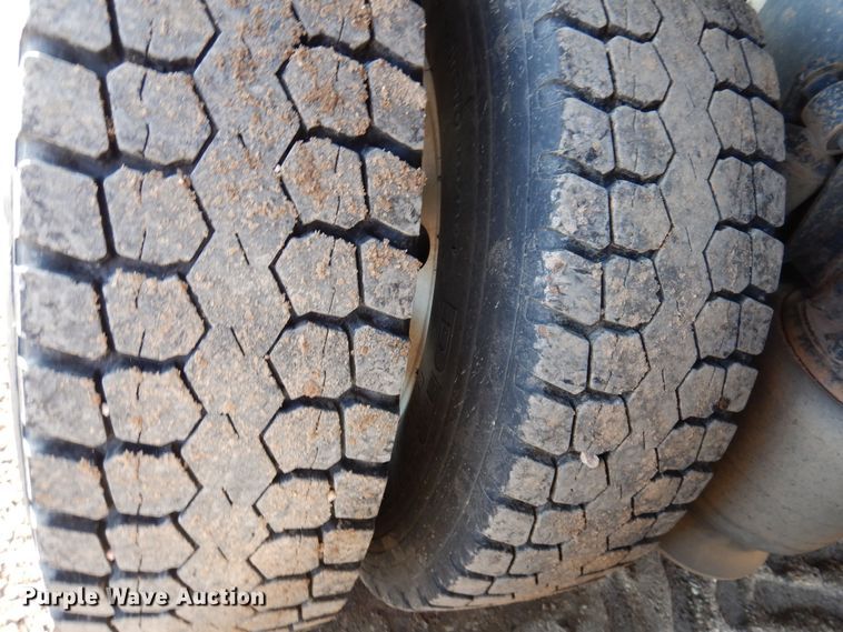 image for item MO9574 2001 Freightliner FLD112  semi truck