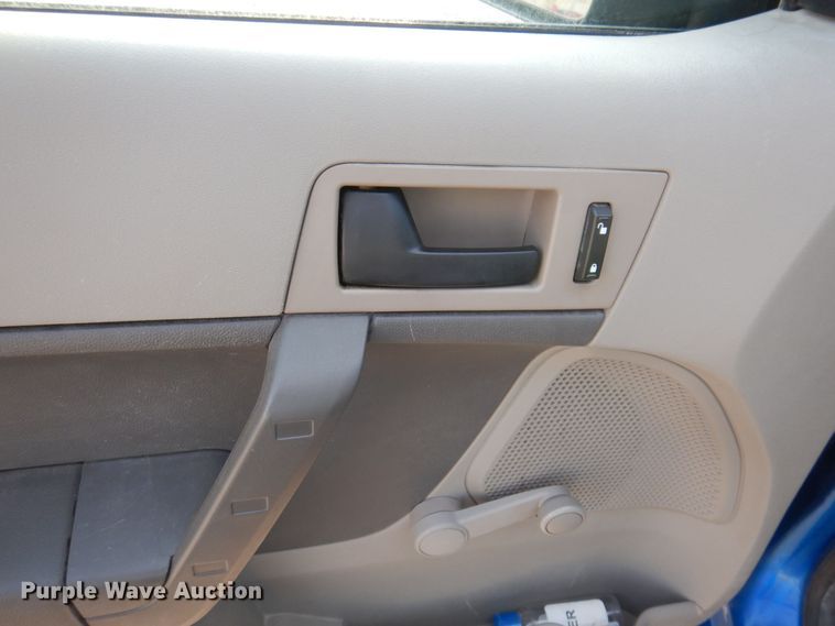 image for item MO9592 2010 Ford Focus