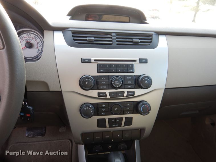 image for item MO9592 2010 Ford Focus