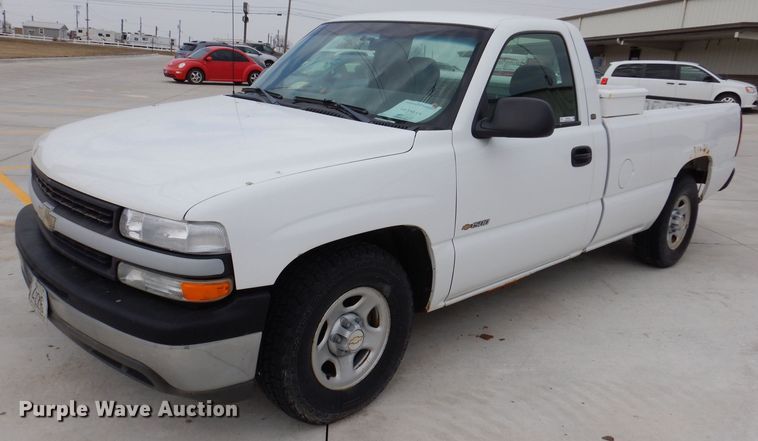 image for item MO9596 2002 Chevrolet Silverado 1500  pickup truck