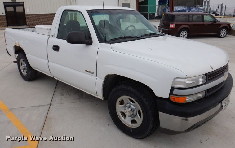image for item MO9596 2002 Chevrolet Silverado 1500  pickup truck