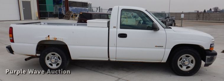 image for item MO9596 2002 Chevrolet Silverado 1500  pickup truck