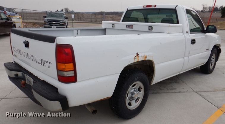 image for item MO9596 2002 Chevrolet Silverado 1500  pickup truck