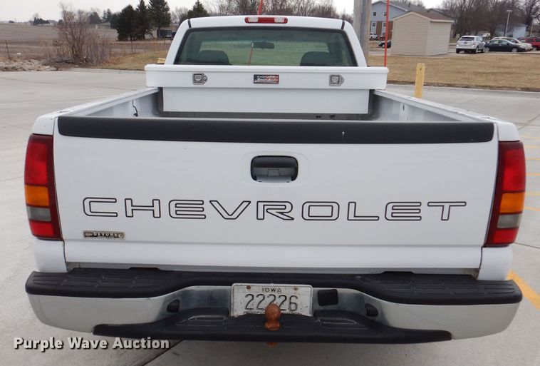 image for item MO9596 2002 Chevrolet Silverado 1500  pickup truck