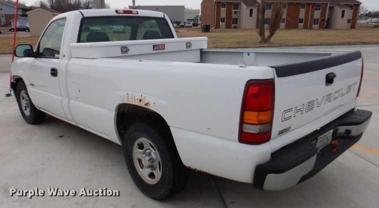 image for item MO9596 2002 Chevrolet Silverado 1500  pickup truck