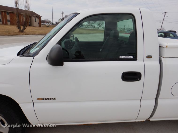 image for item MO9596 2002 Chevrolet Silverado 1500  pickup truck