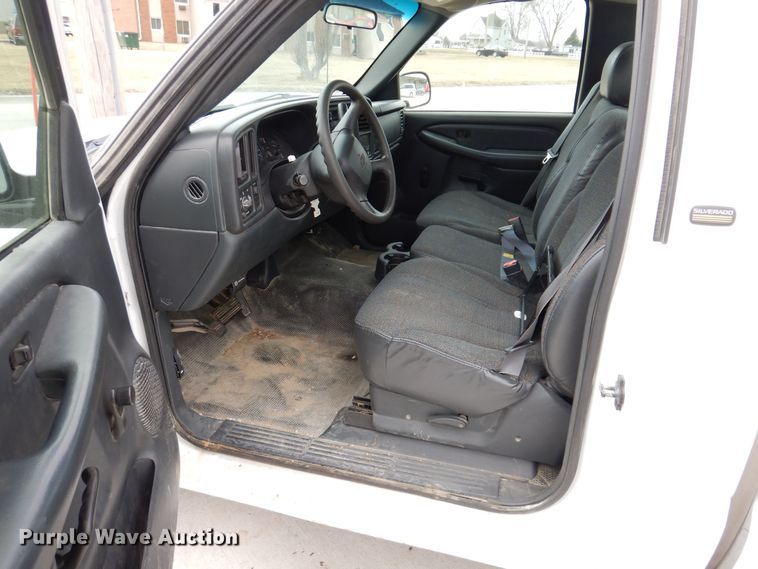 image for item MO9596 2002 Chevrolet Silverado 1500  pickup truck