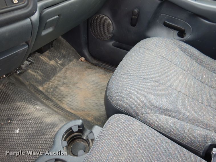 image for item MO9596 2002 Chevrolet Silverado 1500  pickup truck