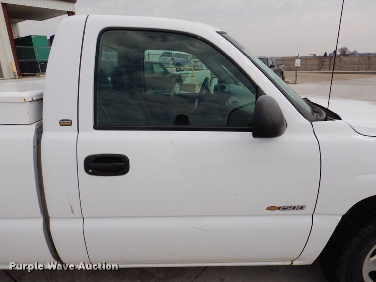 image for item MO9596 2002 Chevrolet Silverado 1500  pickup truck