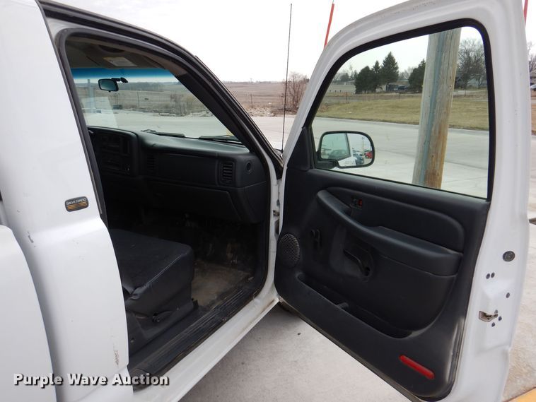 image for item MO9596 2002 Chevrolet Silverado 1500  pickup truck