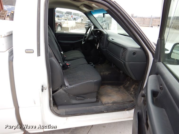 image for item MO9596 2002 Chevrolet Silverado 1500  pickup truck