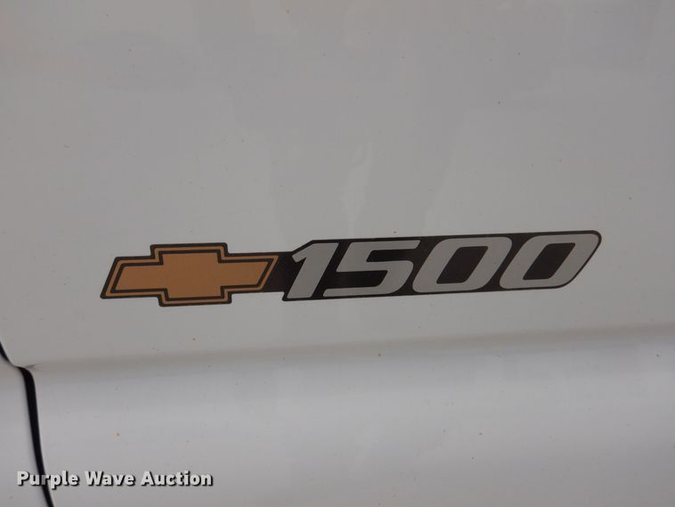 image for item MO9596 2002 Chevrolet Silverado 1500  pickup truck