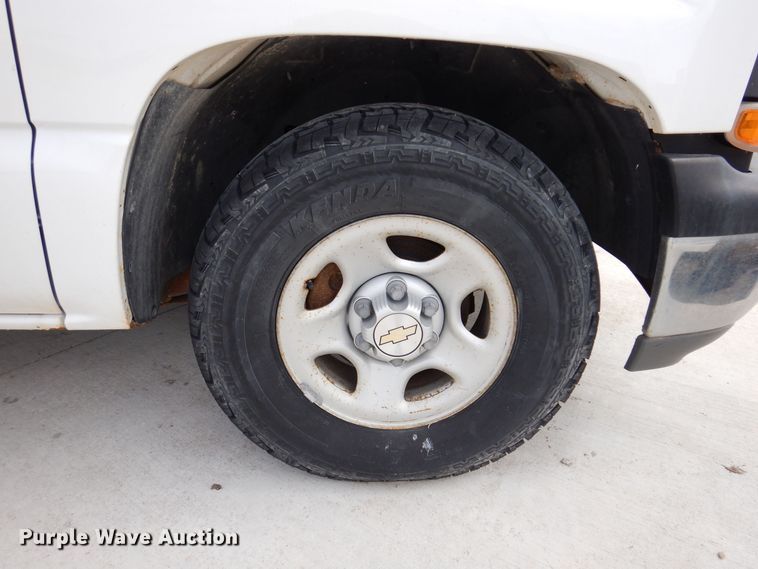 image for item MO9596 2002 Chevrolet Silverado 1500  pickup truck