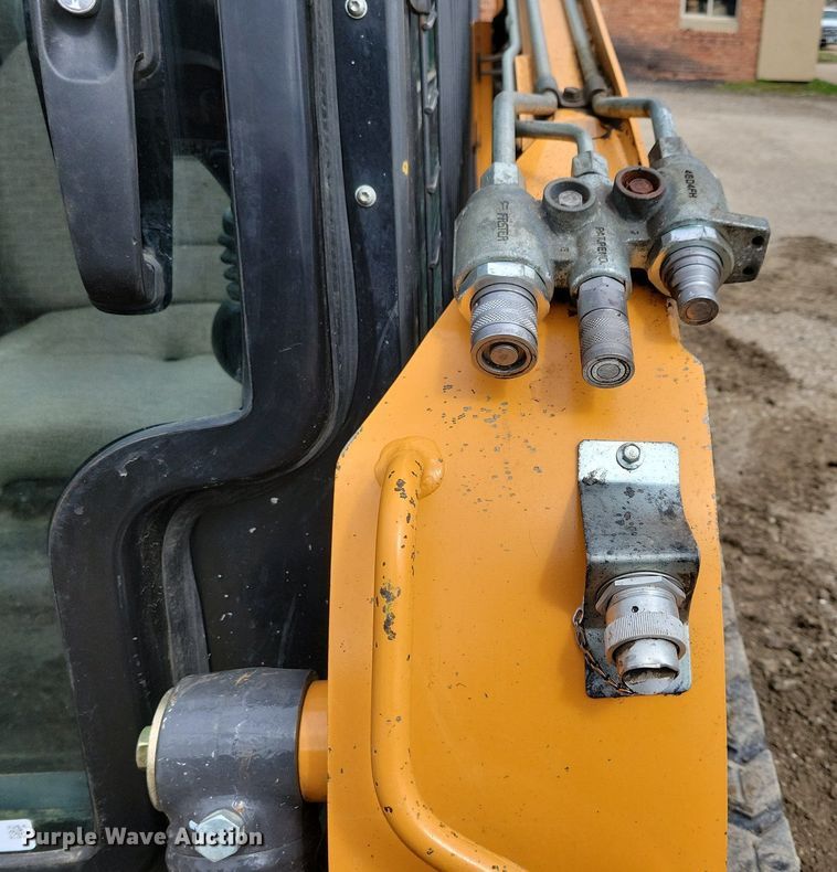 image for item MO9617 2015 Case TR270  tracked skid steer loader