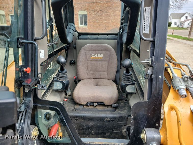 image for item MO9617 2015 Case TR270  tracked skid steer loader