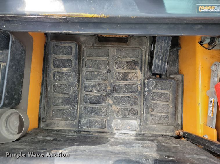 image for item MO9617 2015 Case TR270  tracked skid steer loader