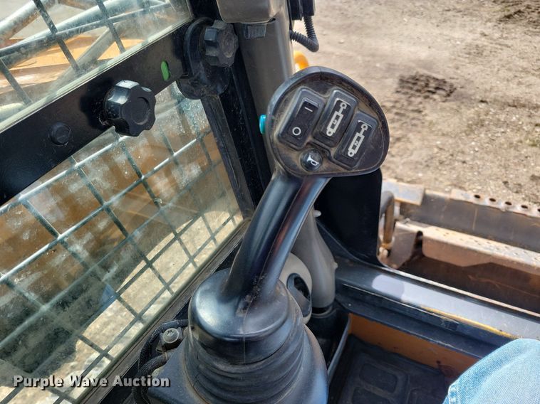 image for item MO9617 2015 Case TR270  tracked skid steer loader