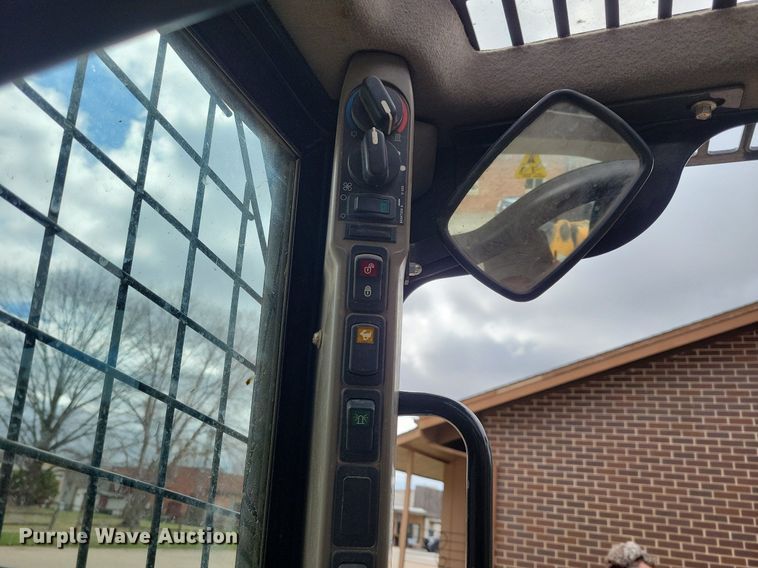 image for item MO9617 2015 Case TR270  tracked skid steer loader