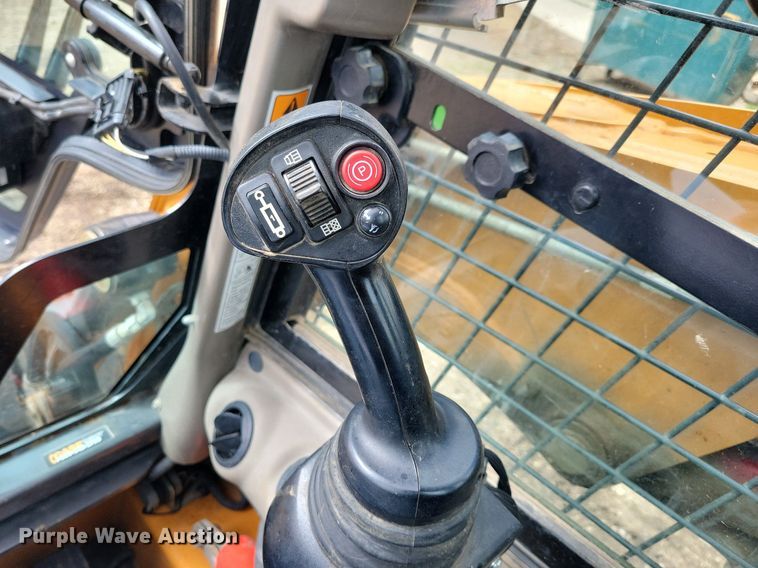 image for item MO9617 2015 Case TR270  tracked skid steer loader