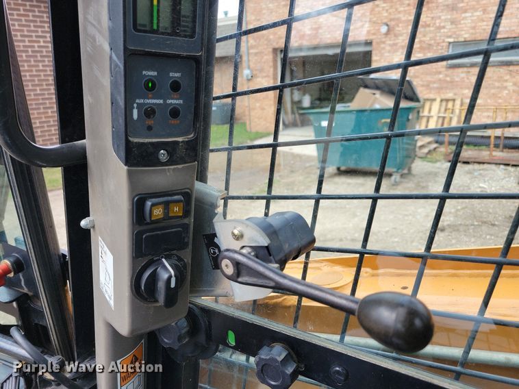 image for item MO9617 2015 Case TR270  tracked skid steer loader