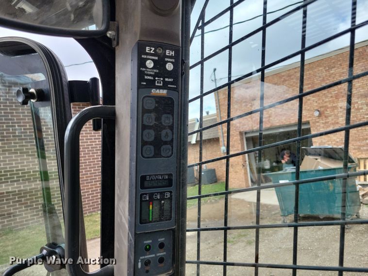 image for item MO9617 2015 Case TR270  tracked skid steer loader